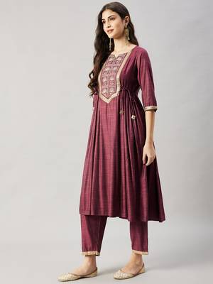 Winered woman pink embroidered kurta, pant & dupatta set 4