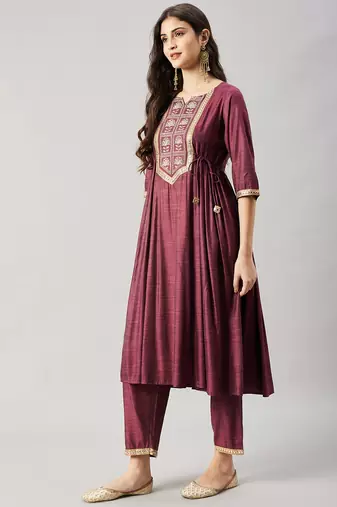 Winered woman pink embroidered kurta, pant & dupatta set