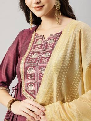 Winered woman pink embroidered kurta, pant & dupatta set 5