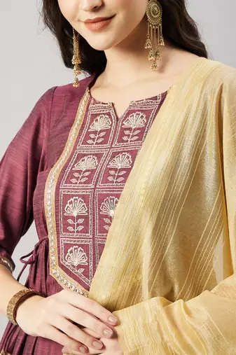 Winered woman pink embroidered kurta, pant & dupatta set