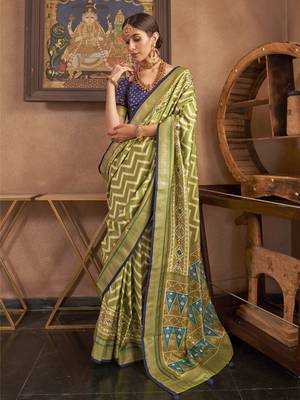 Elora Soft Silk Chevron Pattern With Foil Printed Patola Saree (Mehendi Green) 1