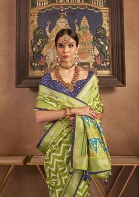 Elora Soft Silk Chevron Pattern With Foil Printed Patola Saree (Mehendi Green) 2