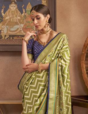 Elora Soft Silk Chevron Pattern With Foil Printed Patola Saree (Mehendi Green) 3