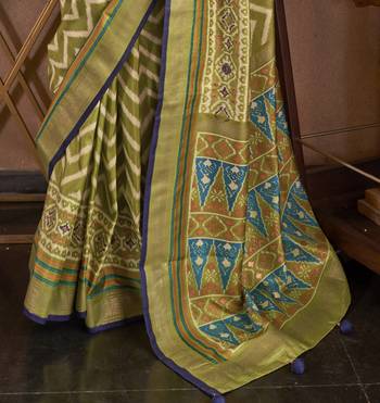 Elora Soft Silk Chevron Pattern With Foil Printed Patola Saree (Mehendi Green) 4
