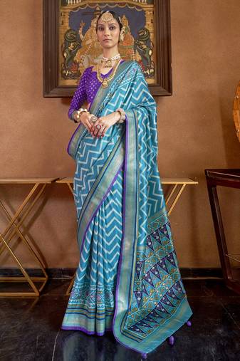 Elora Soft Silk Chevron Pattern With Foil Printed Patola Saree (Aqua Blue)