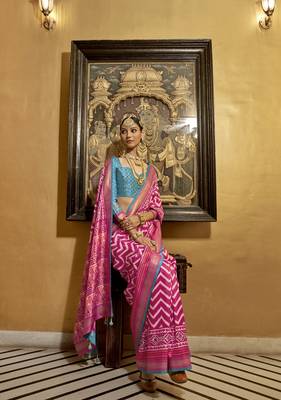 Elora Soft Silk Chevron Pattern With Foil Printed Patola Saree (Pink) 2
