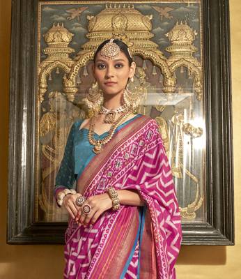 Elora Soft Silk Chevron Pattern With Foil Printed Patola Saree (Pink) 4