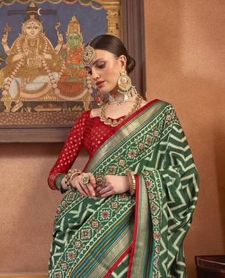 Elora Soft Silk Chevron Pattern With Foil Printed Patola Saree (Dark Green) 4