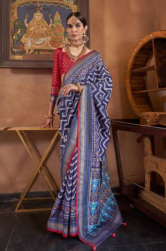Elora Soft Silk Chevron Pattern With Foil Printed Patola Saree (Navy Blue)