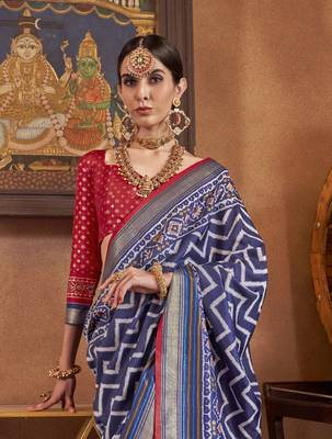 Elora Soft Silk Chevron Pattern With Foil Printed Patola Saree (Navy Blue) 3