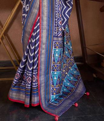 Elora Soft Silk Chevron Pattern With Foil Printed Patola Saree (Navy Blue) 4