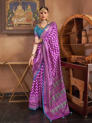 Elora Soft Silk Chevron Pattern With Foil Printed Patola Saree (Pink) 1