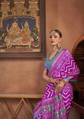 Elora Soft Silk Chevron Pattern With Foil Printed Patola Saree (Pink) 2