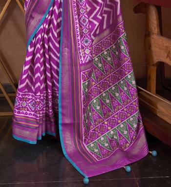 Elora Soft Silk Chevron Pattern With Foil Printed Patola Saree (Pink) 4