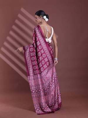 Burgundy silk soft saree with texture print 3