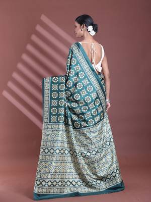 Green silk soft saree with texture print 3