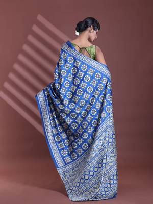 Blue silk soft saree with texture print 3