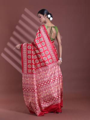 Red silk soft saree with texture print 3