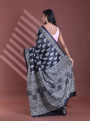 Black silk soft saree with paisley print 3