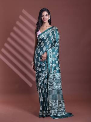 Green silk soft saree with paisley print 1
