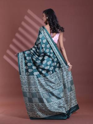 Green silk soft saree with paisley print 3