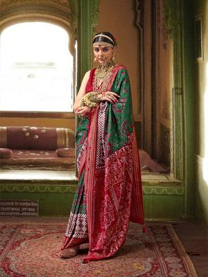 Elora Soft Silk Woven Designer Saree (Green) 1