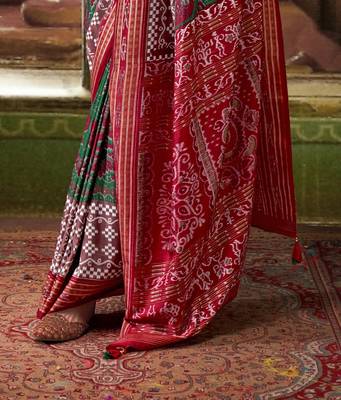 Elora Soft Silk Woven Designer Saree (Green) 4