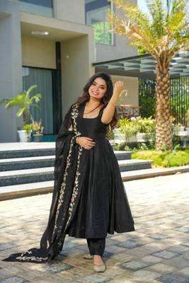Black Chanderi Kurta Suit Set 1
