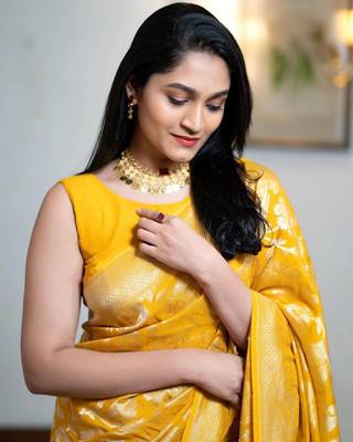 Traditioanl Jacquard Yellow Saree 4
