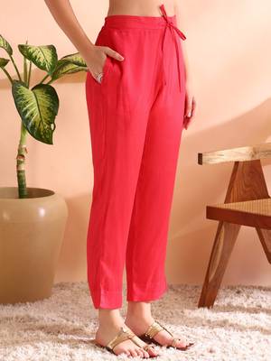 women red rayon blend bandhani printed straight kurta trousers with dupatta 5