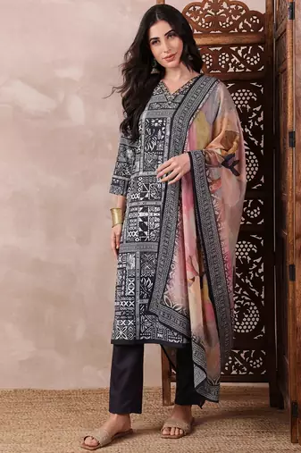 women black rayon blend geometric printed straight kurta trouser with dupatta