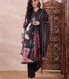women black rayon blend floral printed straight kurta trouser with dupatta