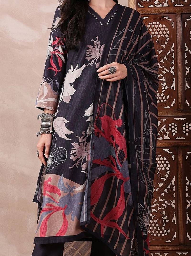 women black rayon blend floral printed straight kurta trouser with dupatta