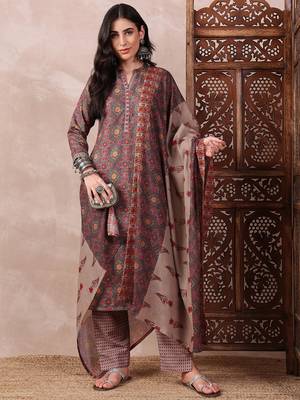 women green rayon blend floral printed straight kurta trouser with dupatta 3
