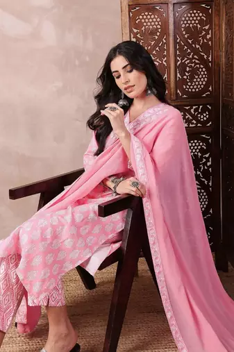 women pink rayon blend floral printed straight kurta trouser with dupatta