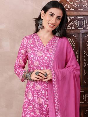 women pink rayon blend floral printed straight kurta salwar with dupatta 2