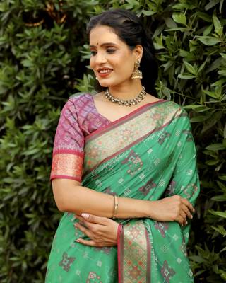 Women Green Ikkat Patola Silk Woven Zari Border Rich Pallu Saree With Blouse For Women 2