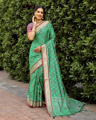 Women Green Ikkat Patola Silk Woven Zari Border Rich Pallu Saree With Blouse For Women 3