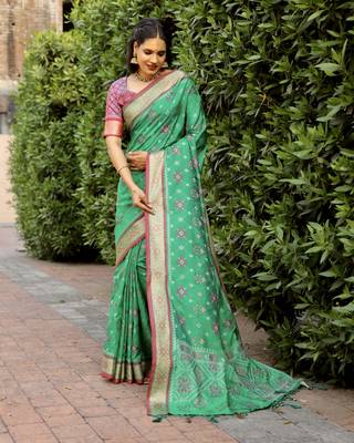 Women Green Ikkat Patola Silk Woven Zari Border Rich Pallu Saree With Blouse For Women 5