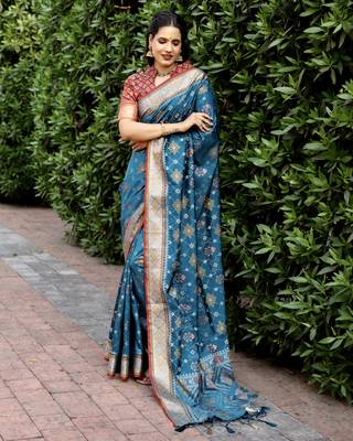 Women Teal Ikkat Patola Silk Woven Zari Border Rich Pallu Saree With Blouse For Women 5