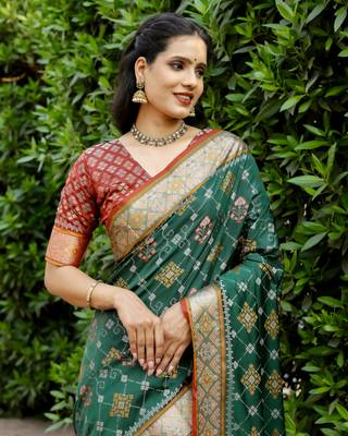 Women Dark Green Ikkat Patola Silk Woven Zari Border Rich Pallu Saree With Blouse For Women 2