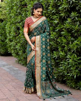 Women Dark Green Ikkat Patola Silk Woven Zari Border Rich Pallu Saree With Blouse For Women 3