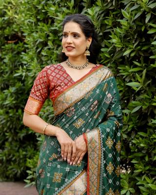 Women Dark Green Ikkat Patola Silk Woven Zari Border Rich Pallu Saree With Blouse For Women 4
