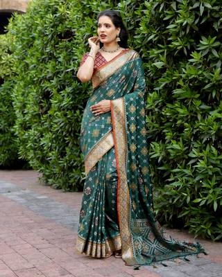 Women Dark Green Ikkat Patola Silk Woven Zari Border Rich Pallu Saree With Blouse For Women 5