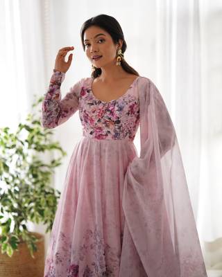 Soft Organza Floral Print Fabric Padded With Side Zipper Attached Fully Flair Anarkali Kurti With Dupatta And Pent 5