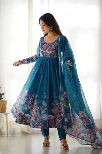 Soft Organza Silk Fabric Fully Flair Kali Pattern Attached Padded And Zipper Gown With Dupatta And Pent