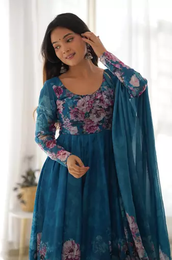 Soft Organza Silk Fabric Fully Flair Kali Pattern Attached Padded And Zipper Gown With Dupatta And Pent