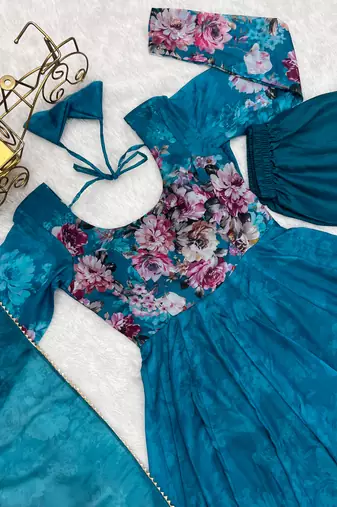 Soft Organza Silk Fabric Fully Flair Kali Pattern Attached Padded And Zipper Gown With Dupatta And Pent