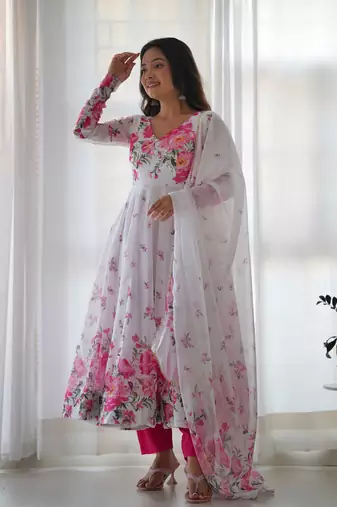 Soft Organza Silk Fabric Fully Flair Kali Pattern Anarkali Kurti With Dupatta And Pent
