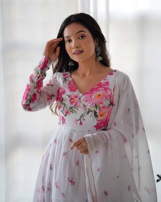 Soft Organza Silk Fabric Fully Flair Kali Pattern Anarkali Kurti With Dupatta And Pent 5